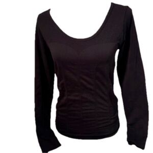 Fabletics Delta Long Sleeve Top
NWT
Size Medium
Black Moisture Wicking